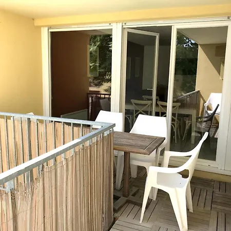 Apartment Oasis: 2-bedroom Retreat With Pool And Garden Aigues-Mortes