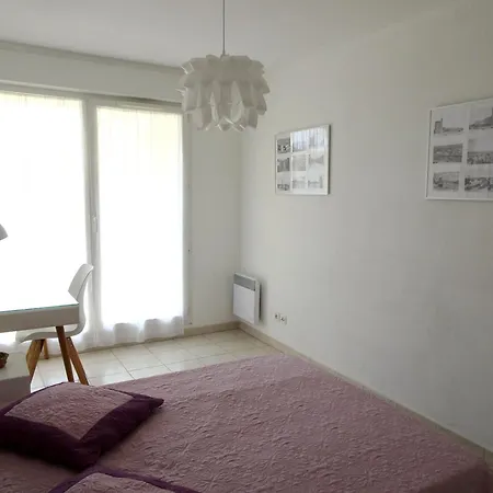 Apartment Oasis: 2-bedroom Retreat With Pool And Garden *