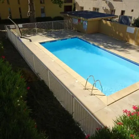 Oasis: 2-bedroom Retreat With Pool And Garden Apartment