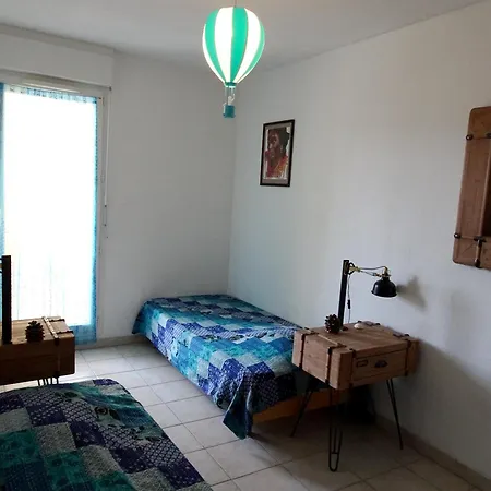 Oasis: 2-bedroom Retreat With Pool And Garden Apartment