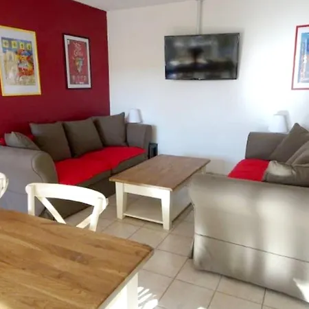 Oasis: 2-bedroom Retreat With Pool And Garden Apartment Aigues-Mortes